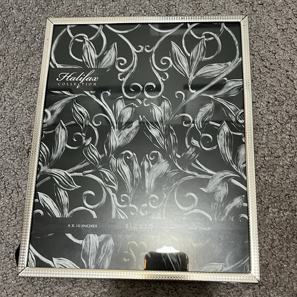 Two Silver Plated 8 by 10 frames - Picture 5 of 6